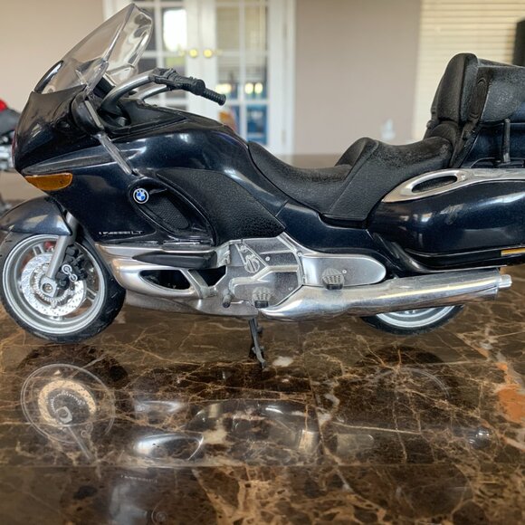 5 lot collectible die cast motorcycle models, Harley, BMW, Honda, Motto Guzzi - Picture 7 of 16